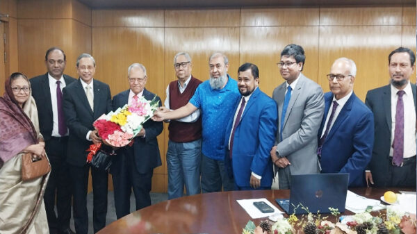 মোরশেদ আলম তৃতীয় দফায় সংসদ সদস্য নির্বাচিত  হওয়ায় ন্যাশনাল লাইফের বোর্ডের ফুলেল শুভেচ্ছা