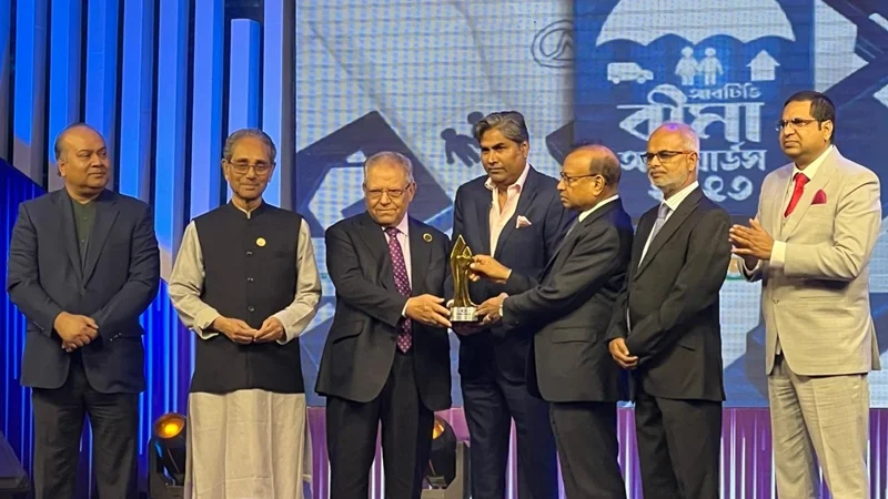 অর্থনীতিতে বিশেষ অবদান রাখায় মকবুল হোসেনকে মরনোত্তর সম্মাননা দিয়েছে আরটিভি