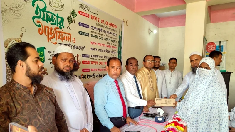 জেনিথ ইসলামী লাইফের সাড়ে ১১ লাখ টাকার মৃত্যুদাবির চেক হস্তান্তর