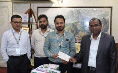 জেনিথ লাইফের গ্রুপ স্বাস্থ্য বীমা দাবির চেক হস্তান্তর