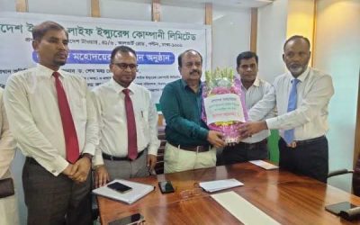 স্বদেশ লাইফে অতিরিক্ত সচিব (অব.) ড. শেখ মহ. রেজাউল ইসলাম প্রশাসক : কর্মকর্তারা ফুল দিয়ে শুভেচ্ছা ও অভিনন্দন জানালেন
