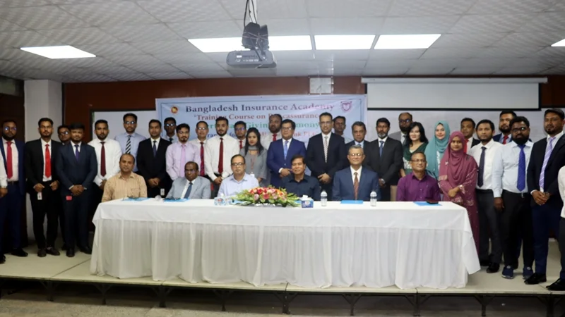 বাংলাদেশ ইন্স্যুরেন্স একাডেমীতে ব্যাংকাস্যুরেন্স বিষয়ে  প্রশিক্ষন নিলো মিডল্যান্ড ব্যাংকের ৫২ কর্মকর্তা