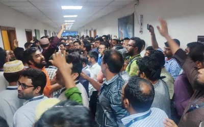 বাংলাদেশ ব্যাংকে বিক্ষোভের মুখে এক ডেপুটি গভর্নরসহ ছয় শীর্ষ কর্মকর্তার পদত্যাগ