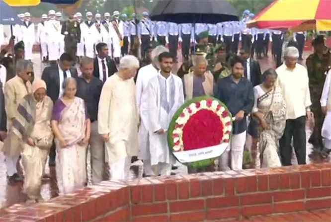 স্মৃতিসৌধে ড. ইউনূসের নেতৃত্বে অন্তর্বর্তীকালীন সরকারের শ্রদ্ধা