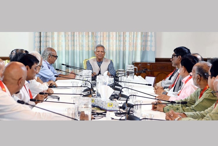 সরকার দেশে একটি গতিশীল ও প্রাণবন্ত গণমাধ্যম দেখতে চায় : সম্পাদকদের সঙ্গে মতবিনিময় সভায় প্রধান উপদেষ্টা