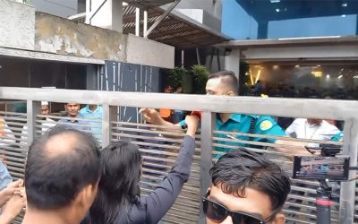 বিএসইসি ভবনের সামনে বিনিয়োগকারিদের বিক্ষোভ, চেয়ারম্যানসহ কর্মকর্তারা অবরুদ্ধ