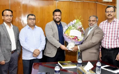 পপুলার লাইফের চেয়ারম্যান জহিরুল ইসলামকে এমডি’র ফুলেল শুভেচ্ছা