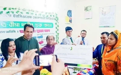 যমুনা লাইফ ইন্স্যুরেন্সের মৃত্যুদাবির চেক হস্তান্তর
