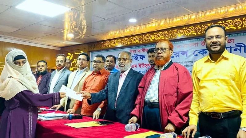 ময়মনসিংহে পপুলার লাইফের উন্নয়ন সভা ও বীমা দাবির চেক হস্তান্তর