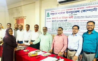 যশোরে পপুলার লাইফের বীমা দাবির চেক হস্তান্তর