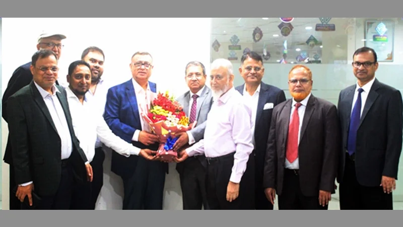 প্রাইম ইসলামী লাইফের চেয়ারম্যান মোহাম্মদ আকতারকে ফুলেল শুভেচ্ছা