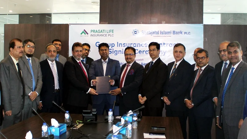 শাহজালাল ইসলামী ব্যাংকের সাথে প্রগতি লাইফের গ্রুপ বীমা চুক্তি স্বাক্ষর