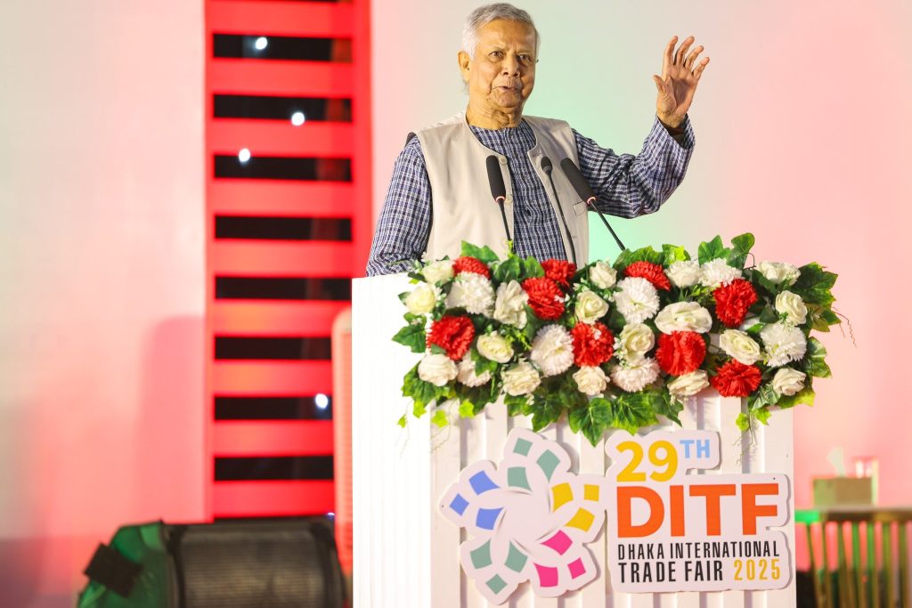 ঢাকা আন্তর্জাতিক বাণিজ্য মেলা শুরু : উদ্যোক্তা তৈরির লক্ষ্যে জেলা ও উপজেলায় বাণিজ্য মেলা  করার পরামর্শ প্রধান উপদেষ্টার
