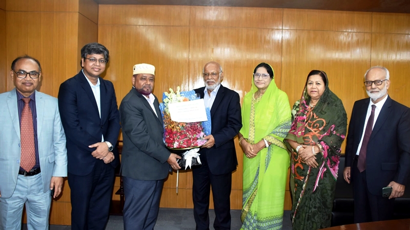 পে-কমিশনের চেয়ারম্যান জাকির আহমেদ খানকে ন্যাশনাল লাইফের শুভেচ্ছা