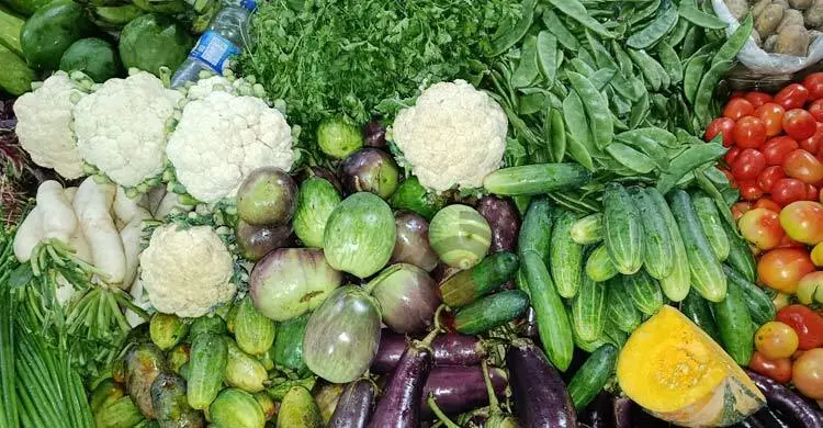 বাজারে নিত্যপণ্যের দামে বড় পরিবর্তন নেই