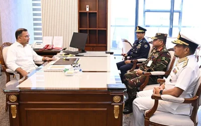 প্রধানমন্ত্রীর সঙ্গে তিন বাহিনী সাক্ষাৎ