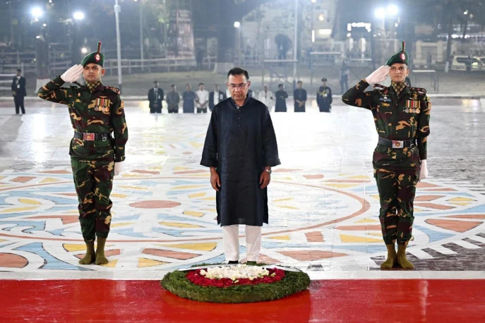 একুশের প্রথম প্রহরে ভাষা শহীদদের প্রতি প্রধানমন্ত্রীর শ্রদ্ধা