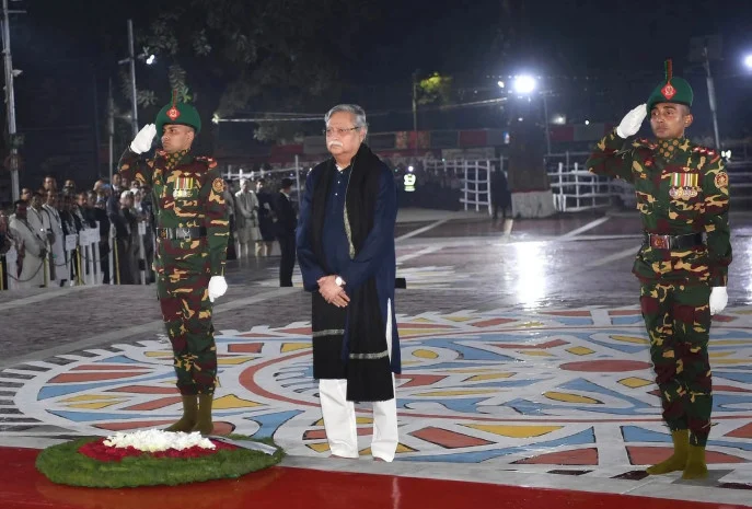 একুশের প্রথম প্রহরে ভাষা শহীদদের প্রতি রাষ্ট্রপতি শ্রদ্ধা