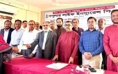 খুলনায় পপুলার লাইফের বীমা দাবির চেক হস্তান্তর ও ব্যবসা উন্নয়ন সভা অনুষ্ঠিত