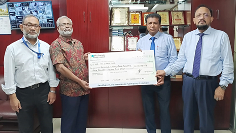 ১৬ লাখ টাকার বীমা দাবী পরিশোধ করল সন্ধানী লাইফ