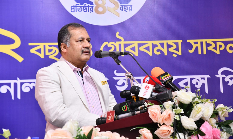 অর্থনীতির গতি বাড়াতে হলে বীমা খাতকে আইনি কাঠামোয় আনতে হবে