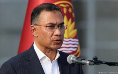 ব্যানার  ফেস্টুন  বিলবোর্ডে প্রধানমন্ত্রীর ছবি ব্যবহার নিষিদ্ধ